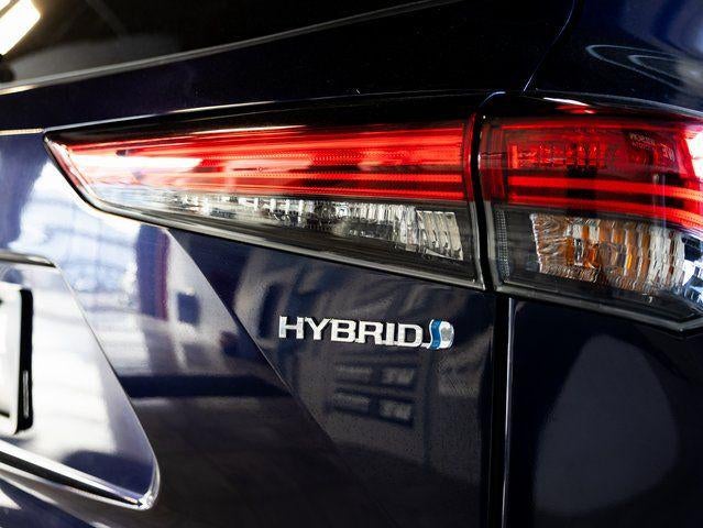 2023 Toyota Highlander Hybrid Platinum