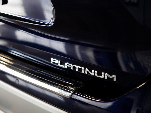 2023 Toyota Highlander Hybrid Platinum