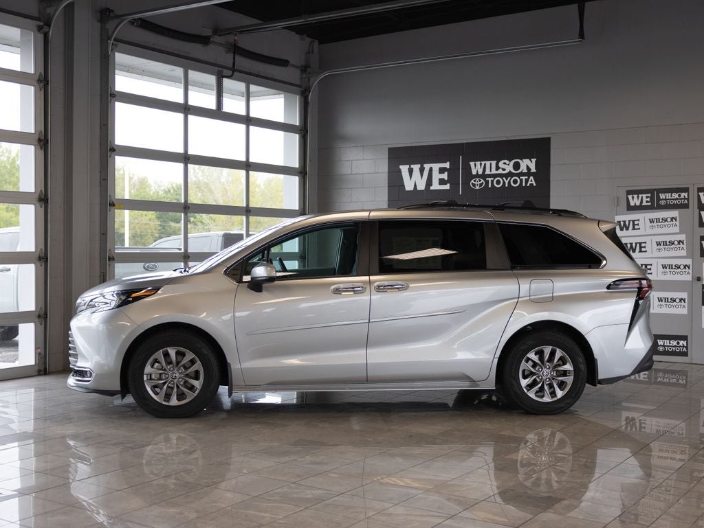 2024 Toyota Sienna XLE 8 Passenger