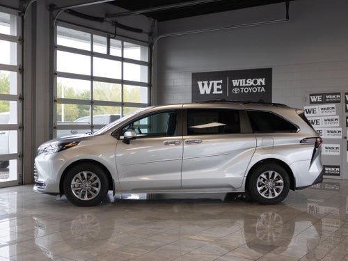 2024 Toyota Sienna XLE 8 Passenger