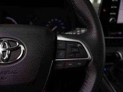 2024 Toyota Sienna XLE 8 Passenger