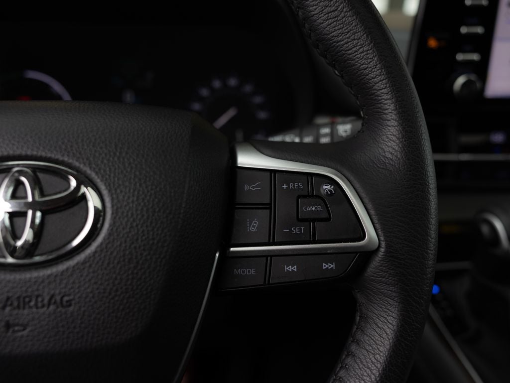 2024 Toyota Sienna XLE 8 Passenger