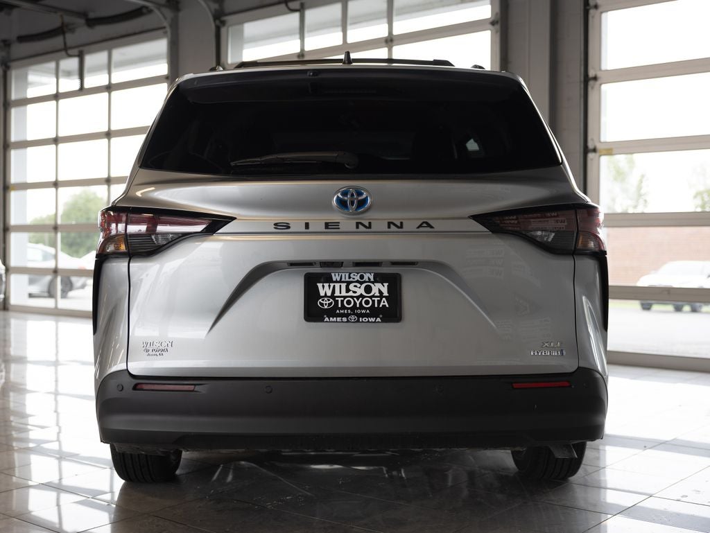 2024 Toyota Sienna XLE 8 Passenger