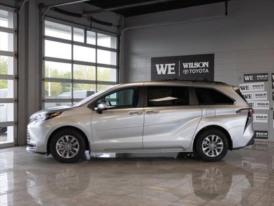 2024 Toyota Sienna XLE 8 Passenger