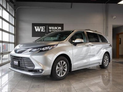 2024 Toyota Sienna XLE 8 Passenger