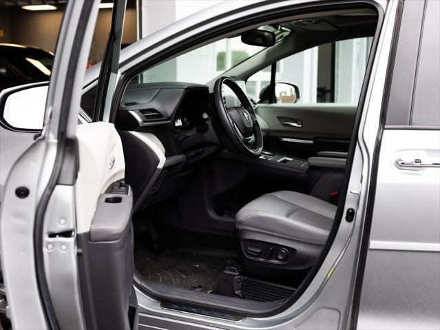 2024 Toyota Sienna XLE 8 Passenger