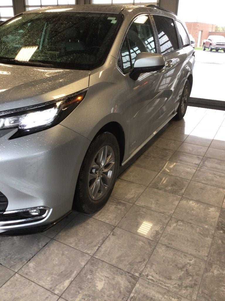 2021 Toyota Sienna XLE