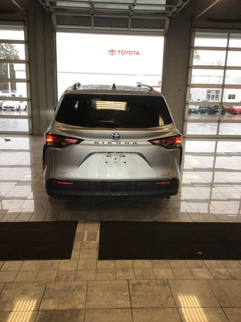 2021 Toyota Sienna XLE