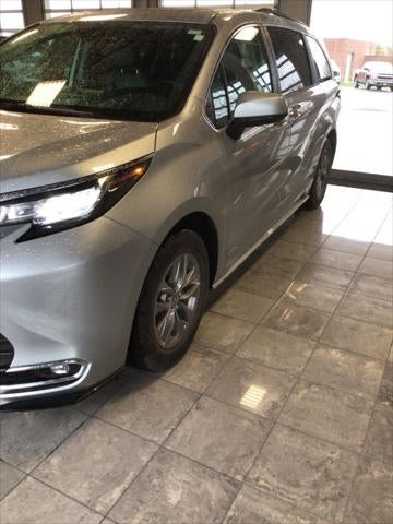 2021 Toyota Sienna XLE 8 Passenger