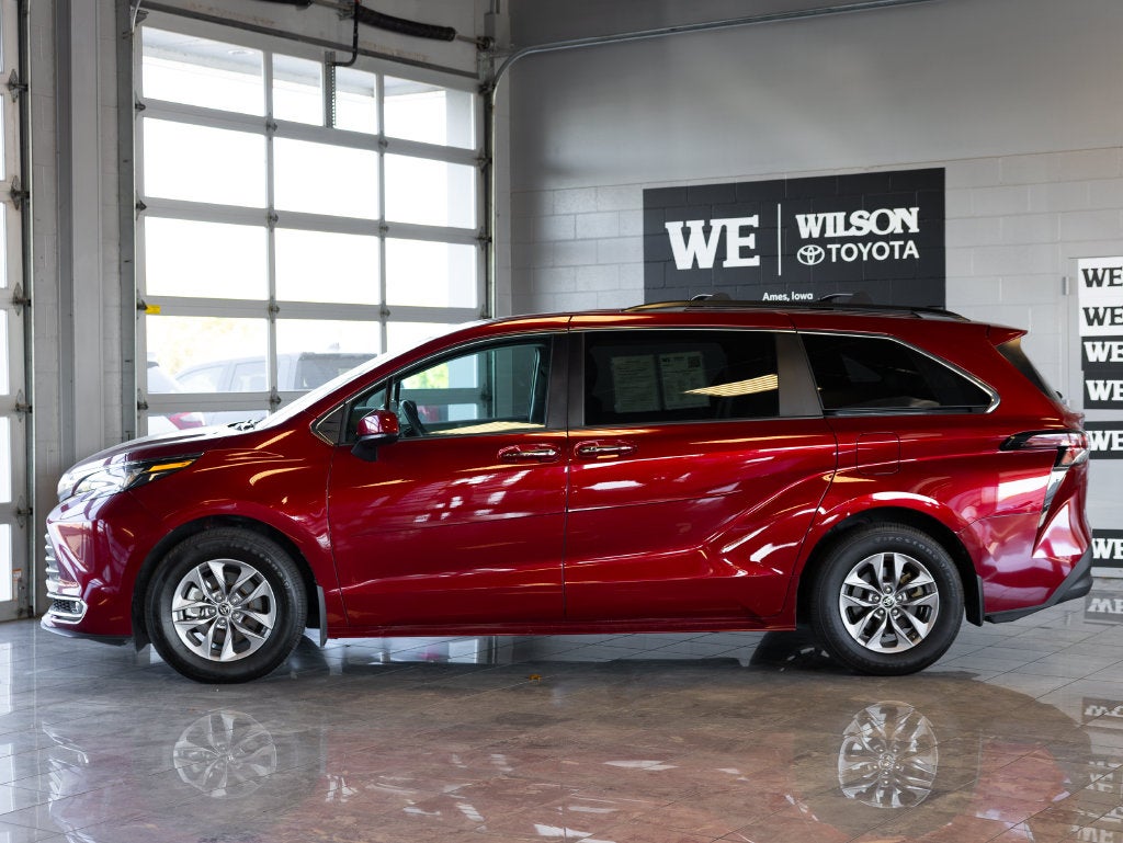 2024 Toyota Sienna XLE