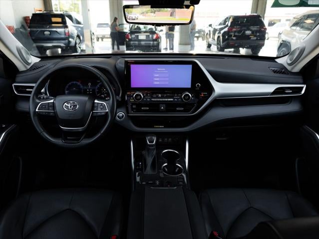 2023 Toyota Highlander Platinum