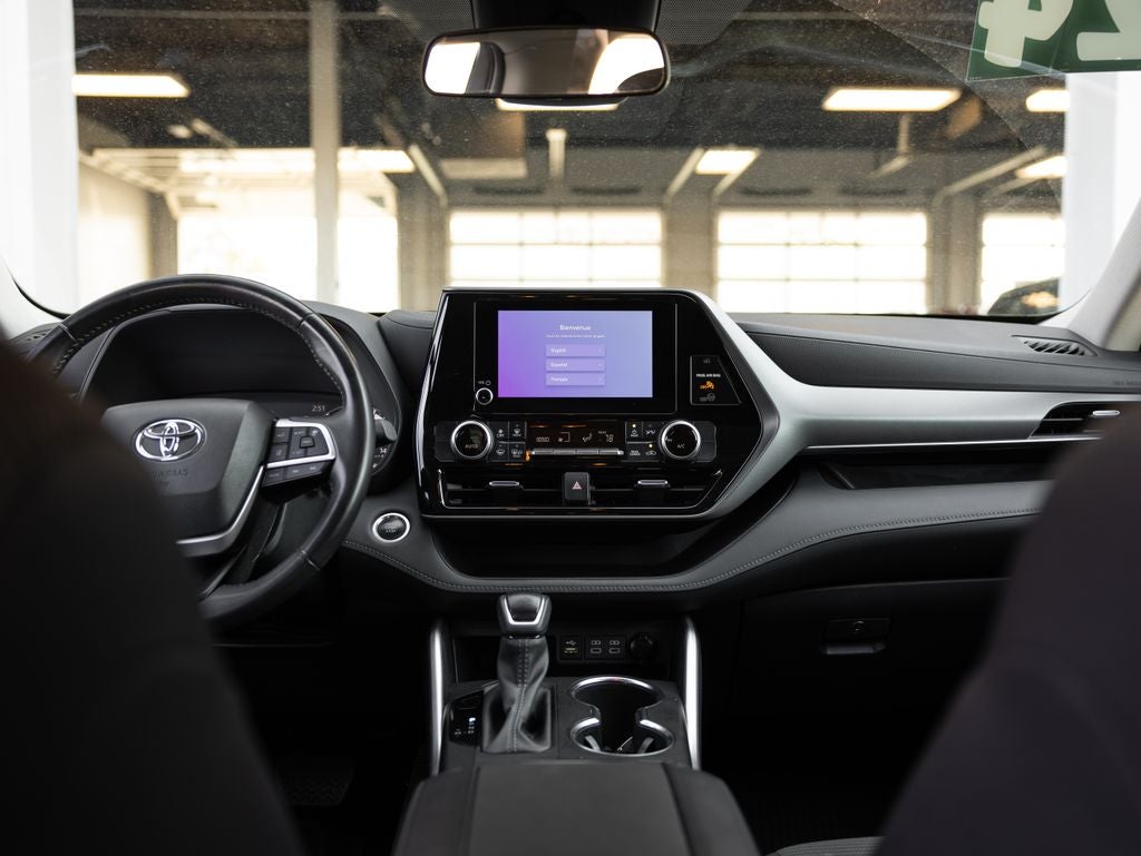 2024 Toyota Highlander LE