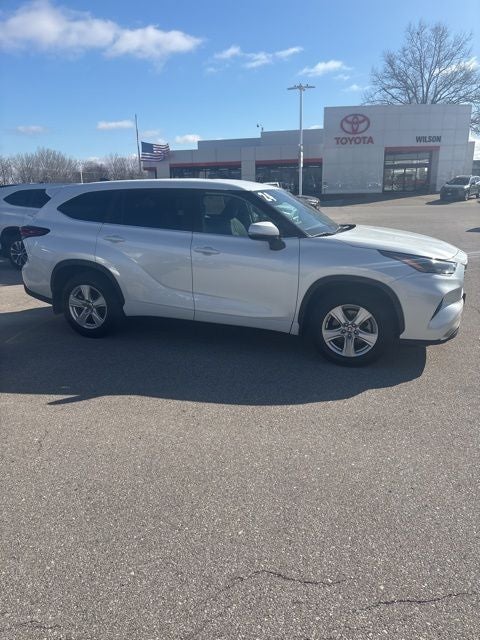 2024 Toyota Highlander LE