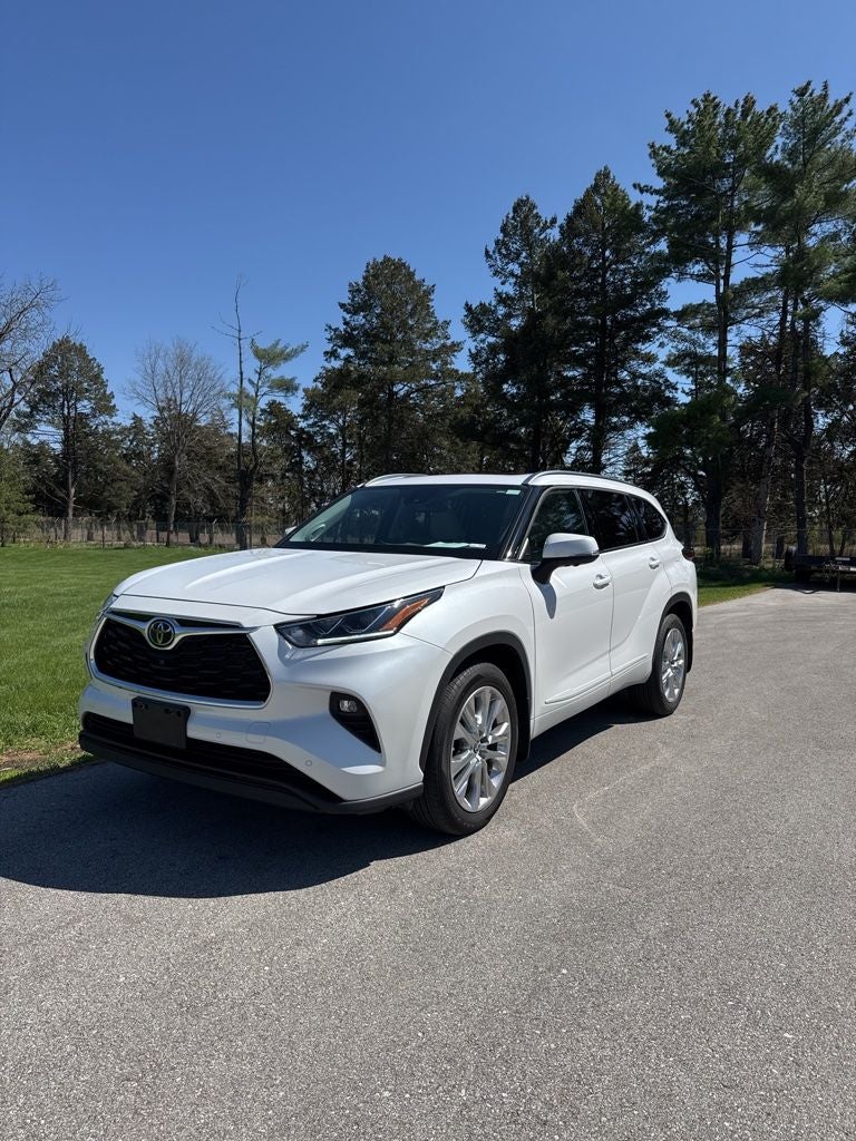 2024 Toyota Highlander LE