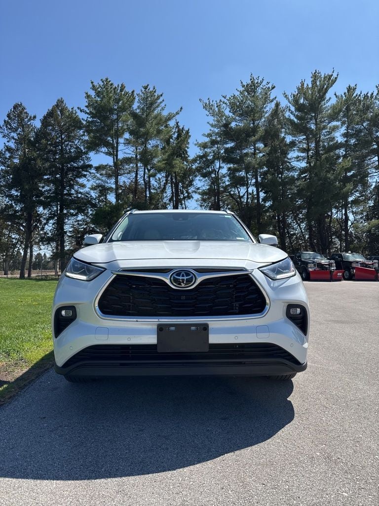 2024 Toyota Highlander LE