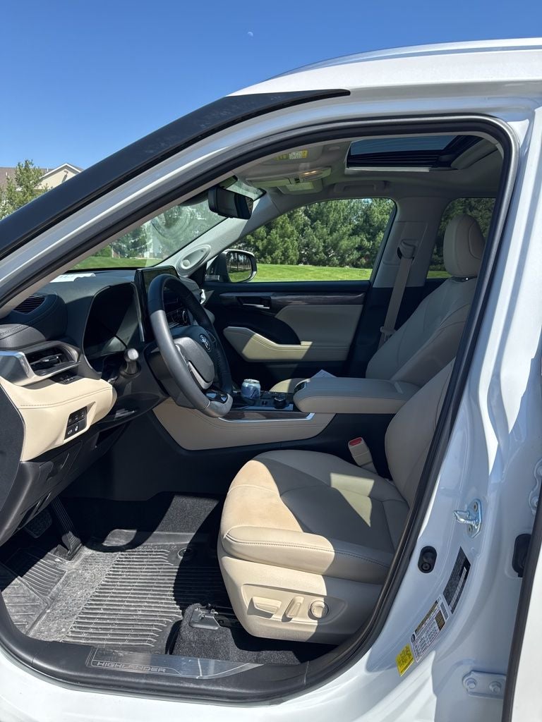 2024 Toyota Highlander LE