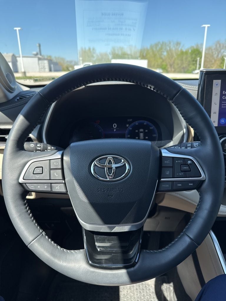 2024 Toyota Highlander LE