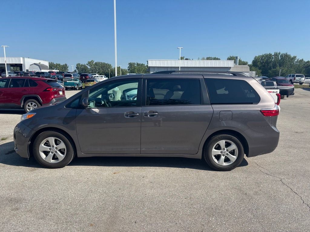 2015 Toyota Sienna LE 8 Passenger