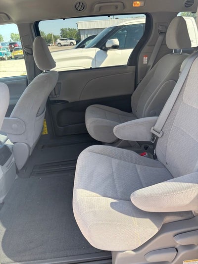 2015 Toyota Sienna LE 8 Passenger