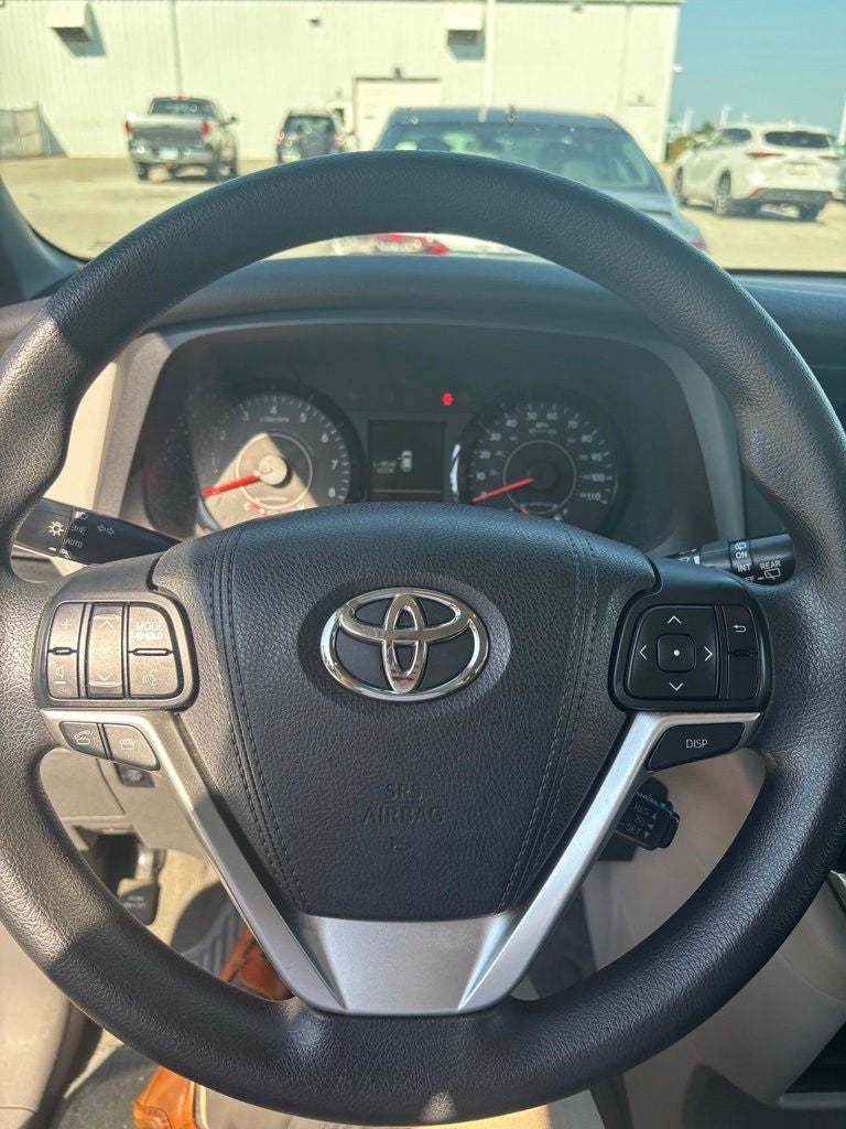 2015 Toyota Sienna LE 8 Passenger