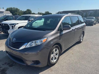 2015 Toyota Sienna LE 8 Passenger