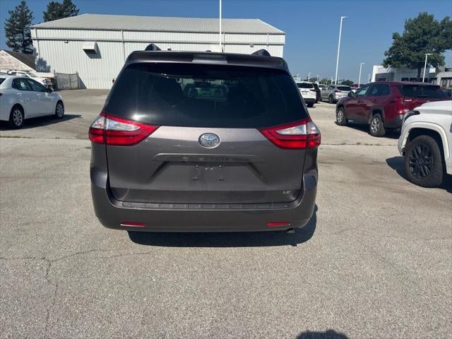 2015 Toyota Sienna LE 8 Passenger