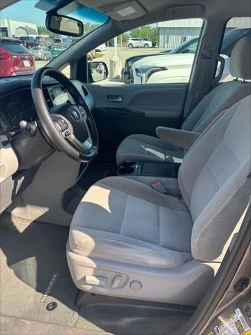 2015 Toyota Sienna LE 8 Passenger