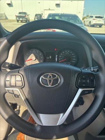 2015 Toyota Sienna LE 8 Passenger
