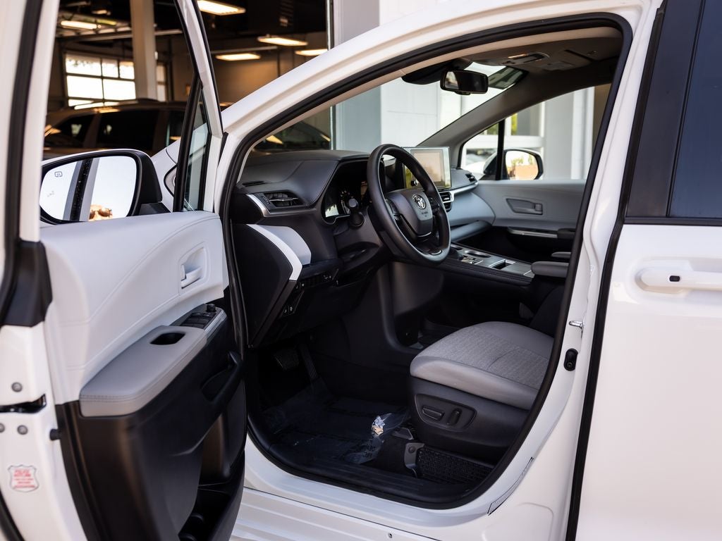 2026 Toyota Sienna LE 8 Passenger