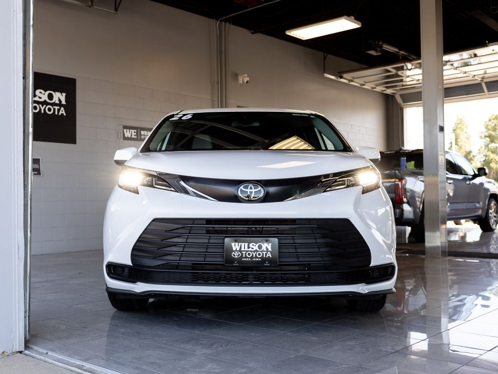 2026 Toyota Sienna LE 8 Passenger