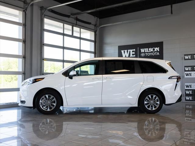 2026 Toyota Sienna LE 8 Passenger