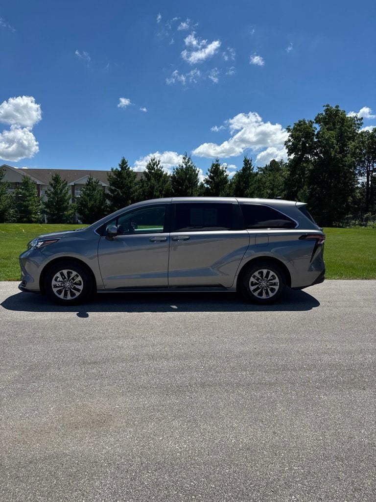 2026 Toyota Sienna LE 8 Passenger