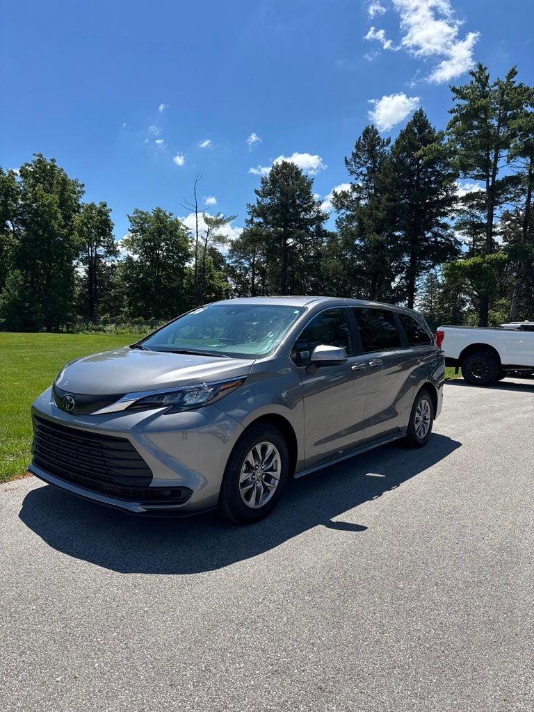 2026 Toyota Sienna LE 8 Passenger
