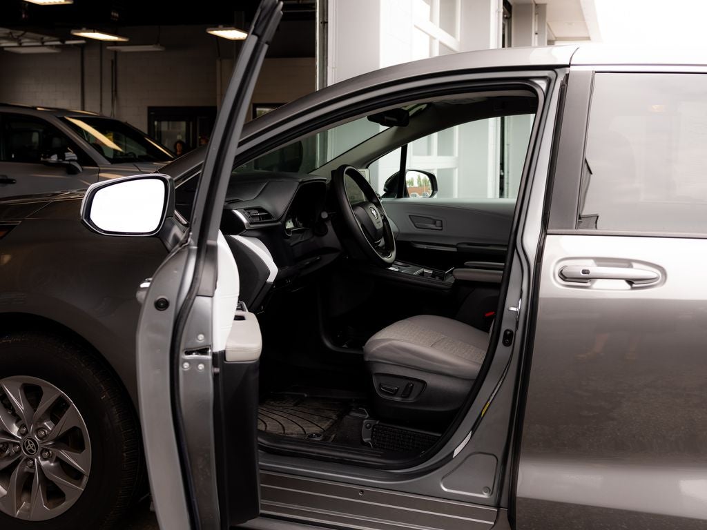 2026 Toyota Sienna LE 8 Passenger