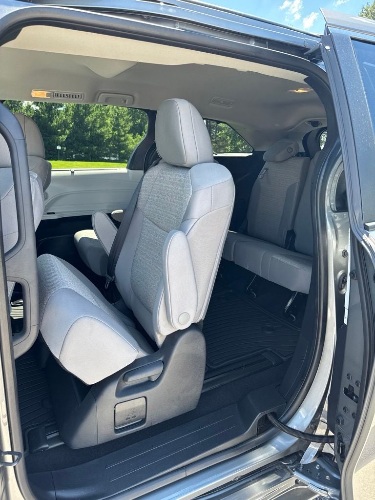 2026 Toyota Sienna LE 8 Passenger