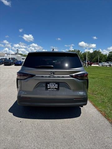 2026 Toyota Sienna LE 8 Passenger