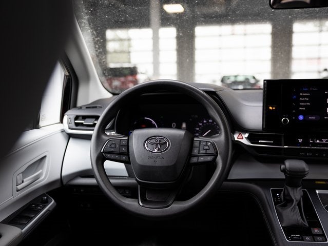 2025 Toyota Sienna LE 8 Passenger