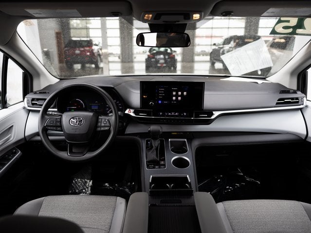 2025 Toyota Sienna LE 8 Passenger