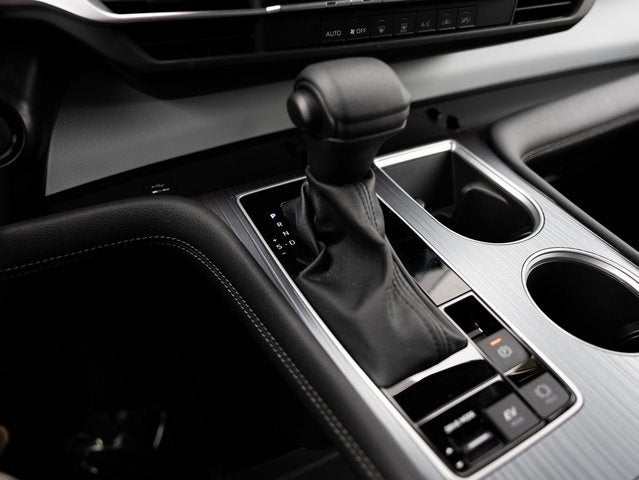 2025 Toyota Sienna LE 8 Passenger