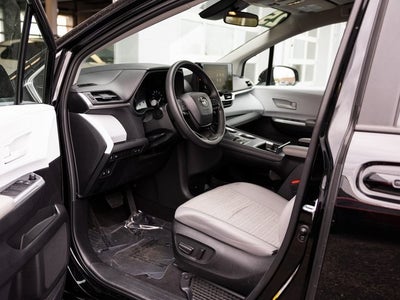 2025 Toyota Sienna LE 8 Passenger