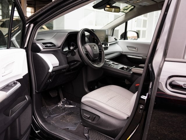 2025 Toyota Sienna LE 8 Passenger