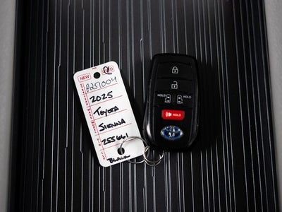 2025 Toyota Sienna LE 8 Passenger