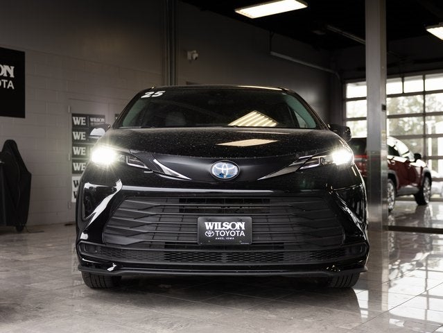 2025 Toyota Sienna LE 8 Passenger