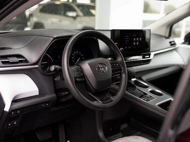 2025 Toyota Sienna LE 8 Passenger