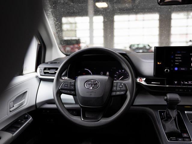 2025 Toyota Sienna LE 8 Passenger