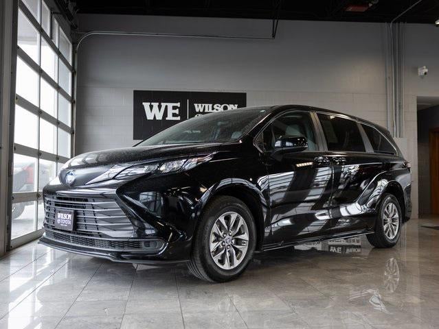 2025 Toyota Sienna LE 8 Passenger