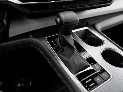 2025 Toyota Sienna LE 8 Passenger