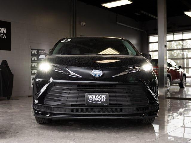 2025 Toyota Sienna LE 8 Passenger