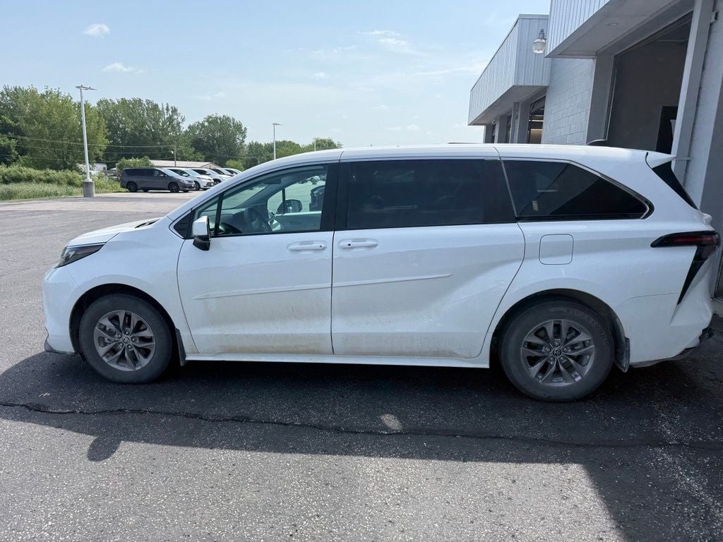 2025 Toyota Sienna LE 8 Passenger