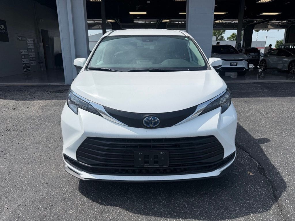 2025 Toyota Sienna LE 8 Passenger